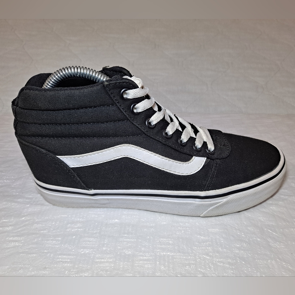Vans "Off The Wall" Black and White High-Top Sneakers Women's 7.5 Canvas Lace-up